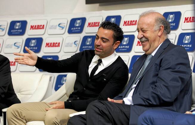 The former FC Barcelona player, Xavi Hernandez, receives the Marca Leyenda award in Doha. In this picture, Xavi and Vicente del Bosque. xFOTOxCHEMAxREYx 