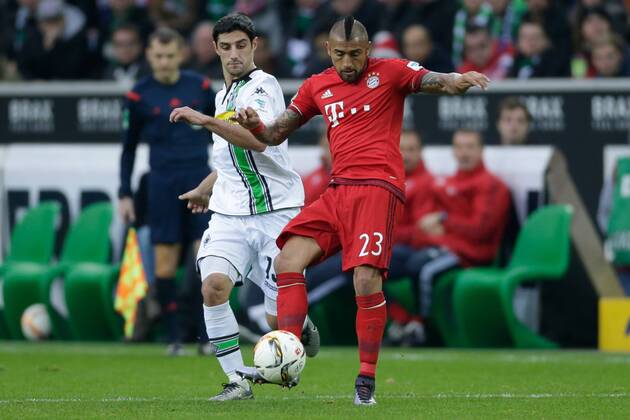 (L-R) Lars Stindl of Borussia Monchengladbach, Arturo Vidal of Bayern Munchen during the Bundesliga match between Borussia M& 246;nchengladbach and Bayern M& 252;nchen on December 5, 2015 at the Borussia-Park in M& 246;nchengladbach, Germany. Borussia M& 246;nchengladbach v Bayern M& 252;nchen Bundesliga 2015 2016 xVIxLaurensxLindhoutxIVx 4661874