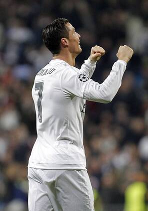 Partido de futbol entre el Real Madrid y el Malmo FF de la Champions League 2015 2016, celebrado en el estadio Santiago Bernabeu, en Madrid 08 12 2015. Soccer match between Real Madrid and Malmo FF of the 2015 2016 Champions League, held at the Santiago Bernabeu stadium, in Madrid 12 08 2015. Cristiano Ronaldo celebrate after scoring