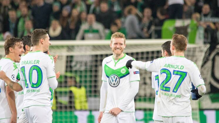 Fußball, UEFA Champions League, VfL Wolfsburg - Manchester United ManU v.l. Max Kruse (Wolfsburg), Julian Draxler (Wolfsburg), Andre Schürrle (Weltmeister; Wolfsburg), Maximilian Arnold (Wolfsburg). Jubel, Torjubel, Freude, Emotion, Torerfolg, Aktion, action. xtgx