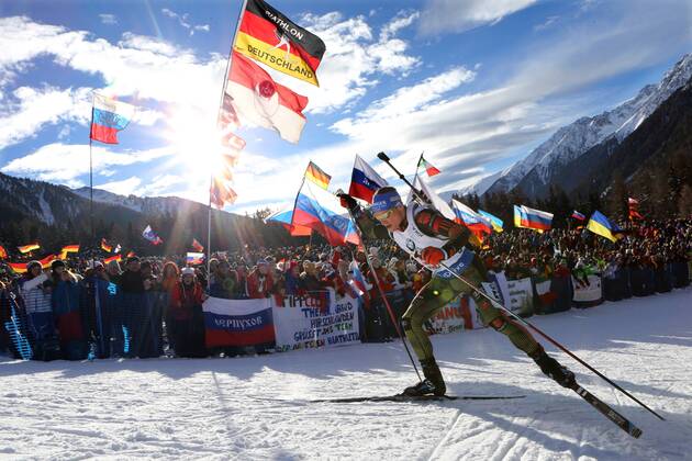 Themen der Woche - Sport Bilder des Tages - SPORT BIATHLON - IBU WC Antholz ANTHOLZ,ITALY,24.JAN.16 - BIATHLON - IBU World Cup, 4x7.5km relay, men. Image shows Erik Lesser (GER). GEPAxpictures xMathiasxMandl