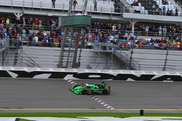 Motorsport, 24 Stunden-Rennen in Daytona Beach, Siegerehrung 2 TEQUILA PATRON ESM (USA) LIGIER JS P2 LMP2 SCOTT SHARP (USA) ED BROWN (USA) JOHANNES VAN OVERBEEk (USA) LUIS FELIPE DERANI (BRA) - Motorsport - 24H Daytona - WeatherTech SportsCar Championship - 31 01 2016 VisionSport 