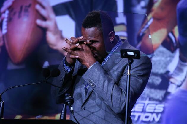 06 FEB 2016: Carolina Panthers outside linebacker Thomas Davis (58) gets emotional as he addresses the crowd after winning 2016 Bart Starr Award at the grand ballroom of the Hilton Union Square in San Francisco California. (Photo by Rich Graessle Icon Sportswire) NFL American Football Herren USA FEB 06 Super Bowl 50 - Super Bowl Breakfast Icon02061655650 EDITORIAL USE ONLY