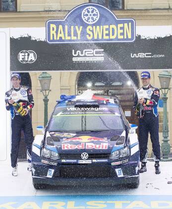 Motorsport, WRC, Rallye Schweden, Siegerehrung 160214 Sebastien Ogier med kartläsare Julien Ingrassia , (Volkswagen Motorsport, Volkswagen Polo WRC Motorsport Rallye WM sprutar champagne och jublar efter segern vid prisutdelningen under Rally Sweden den 14 februari 2016 i Karlstad.  Copyright: ANNA-LENAxBERGQVIST BB160214BB902