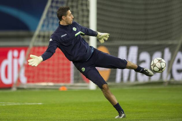 Wolfsburg s goalkeeper Koen Casteels pictured in action during a training session of German soccer club VfL Wolfsburg, Tuesday 16 February 2016 in Gent. Wolfsburg is preparing for the first leg of the 1 8 finals of the UEFA Champions League competition against Belgian team KAA Gent tomorrow. JASPERxJACOBS x04794181x