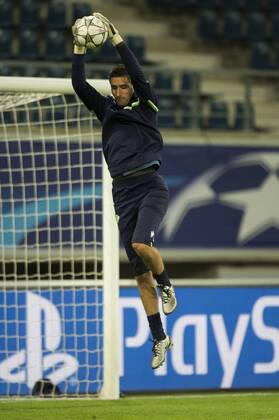 Wolfsburg s goalkeeper Koen Casteels pictured in action during a training session of German soccer club VfL Wolfsburg, Tuesday 16 February 2016 in Gent. Wolfsburg is preparing for the first leg of the 1 8 finals of the UEFA Champions League competition against Belgian team KAA Gent tomorrow. JASPERxJACOBS x04794184x
