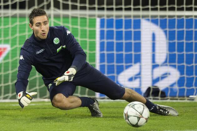 Wolfsburg s goalkeeper Koen Casteels pictured in action during a training session of German soccer club VfL Wolfsburg, Tuesday 16 February 2016 in Gent. Wolfsburg is preparing for the first leg of the 1 8 finals of the UEFA Champions League competition against Belgian team KAA Gent tomorrow. JASPERxJACOBS x04794175x