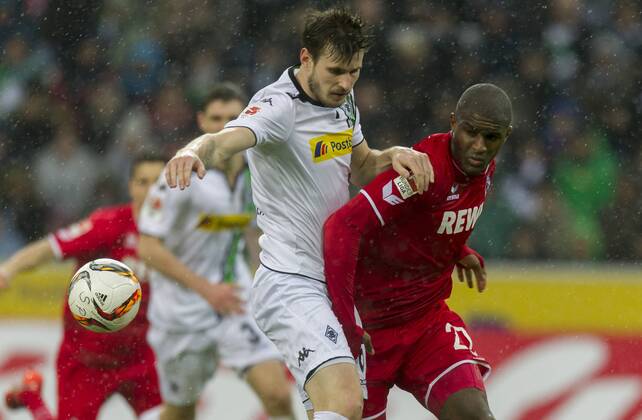 20.02.2016, Mönchengladbach, Deutschland, 1.Fussball Bundesliga - Saison 2015 2016, Borussia Mönchengladbach - 1.FC Köln, Gladbachs Havard Nordtveit gegen Kölns Anthony Modeste