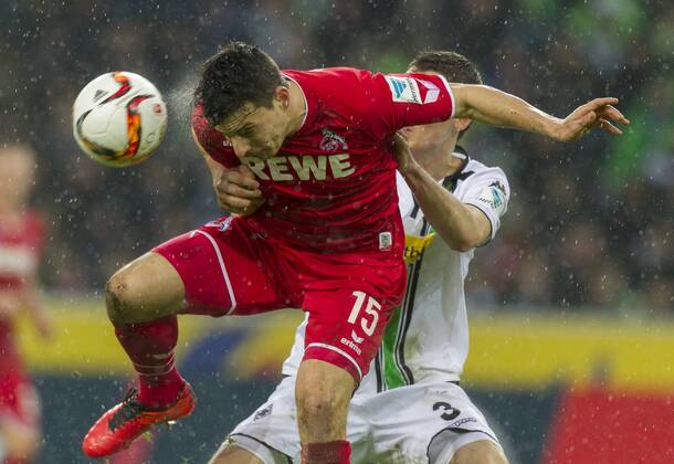 20.02.2016, Mönchengladbach, Deutschland, 1.Fussball Bundesliga - Saison 2015 2016, Borussia Mönchengladbach - 1.FC Köln, Gladbachs Andreas Christensen gegen Kölns Philipp Hosiner