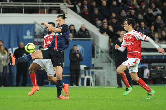 ZLATAN IBRAHIMOVIC (psg) - Aissa MANDI (rei) FOOTBALL : Paris SG vs Reims - Ligue 1 - 20 02 2016 FEP Panoramic