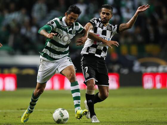 Lisbon, Portugal - Sporting s midfielder Ezequiel Schelotto (L) vies for the ball with Boavista s defender Ruben Ribeiro (R) during the Portuguese League football match between Sporting CP and Boavista FC at Jose Alvalade Stadium in Lisbon on February 21, 2016. NURPHOTO CARLOS PALMA. FBL-LIGA-POR-SPORTING-BOAVISTA - ZUMAn230