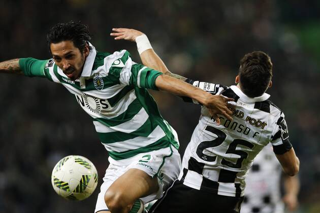 Lisbon, Portugal - Sporting s midfielder Ezequiel Schelotto (L) vies for the ball with Boavista s midfielder Afonso Figueiredo (R) during the Portuguese League football match between Sporting CP and Boavista FC at Jose Alvalade Stadium in Lisbon on February 21, 2016. NURPHOTO CARLOS PALMA. FBL-LIGA-POR-SPORTING-BOAVISTA - ZUMAn230