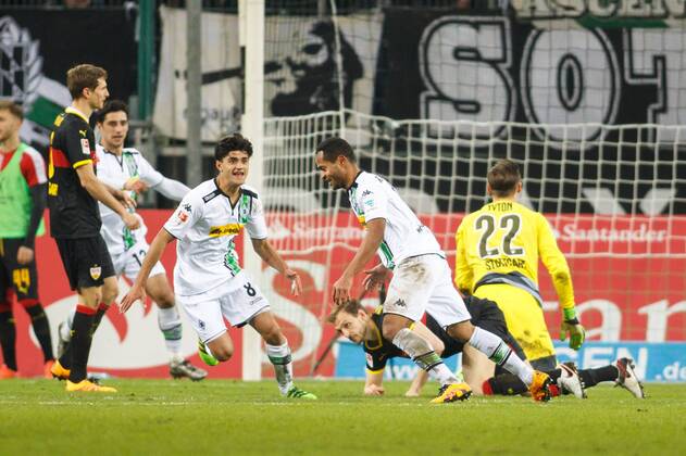 Moenchengladbach Raffael (Borussia Moenchengladbach 11) und Mahmoud Dahoud (Borussia Moenchengladbach 8) beim Torjubel nach dem Treffer zum 2:0 beim Fussball Bundesligaspiel zwischen Borussia Moenchengladbach und dem VfB Stuttgart am 02.03.2016, Copyright: Schülerx xEibner-Pressefoto EP_jse