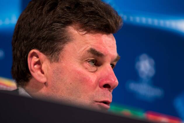 Fußball, UEFA Champions League, VfL Wolfsburg - KAA Gent; Dieter Hecking (Cheftrainer Wolfsburg) Portrait, Porträt, Einzelbild Pressekonferenz, PK, Presserunde. xtgx