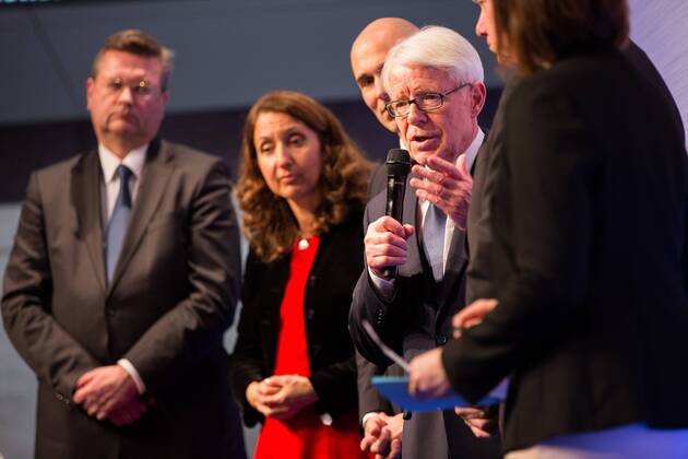 GER, Verleihung Integrationspreis 14.03.2016, Dortmund, Deutsches Fussball Museum, Verleihung des Integrationspreises, im Bild Reinhard Grindel (DFB-Schatzmeister), Aydan Özoguz (Bundesbeauftragte für Migration, Flüchtline und Integration), Dr. Dirk Jakobs (Daimler AG), Reinahrd Rauball (1. DFB-Vizepräsident und Ligapräsident), Ullrich Sierau (OB Dortmund), nphxRauch