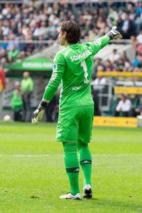 Moenchengladbach Torwart Yann Sommer (Borussia Moenchengladbach 1) gibt Anweisungen beim Fussball Bundesligaspiel zwischen Borussia Moenchengladbach und Hertha BSC am 03.04.2016, Copyright: Schueler Eibner-Pressefoto EP_JSE