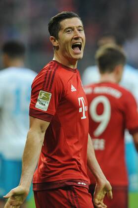 Robert LEWANDOWSKI (Bayern Muenchen),Torjubel,Aktion,Einzelbild, angeschnittenes Einzelmotiv,Halbfigur,halbe Figur, Jubel,Freude,Begeisterung, FC Bayern Muenchen (M)-FC Schalke 04 (GE) 3-0. Fussball,Liga 1,1. Bundesliga,Spieltag30, 30.Spieltag am 16.04.2016. A L L I A N Z A R E N A.