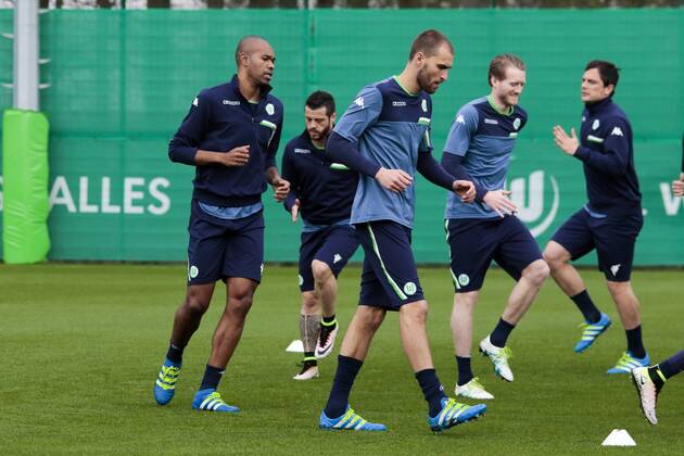 Fußball, UEFA Champions League, Pressekonferenz und Abschlusstraining VfL Wolfsburg und Real Madrid; v.l. Naldo (Wolfsburg, 25u) nd Bas Dost (Wolfsburg, 12). xtgx