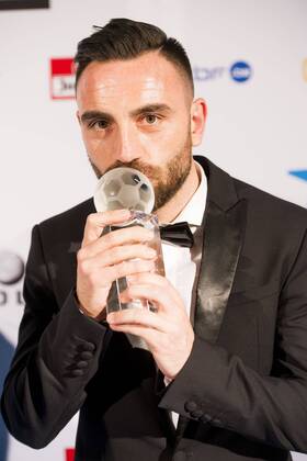 Essevee s Onur Kaya celebrates after winning the first edition of the Professional Soccer Player of the Year 2016 gala evening, Monday 23 May 2016, in Gent. LAURIExDIEFFEMBACQ  x04856662x