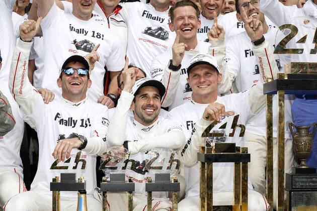 Porsche Team: Romain Dumas, Neel Jani, Marc Lieb (l-r) Porsche 919 Hybrid, 24 Hours of Le Mans 2016 xPorschex xJuergenxTapx