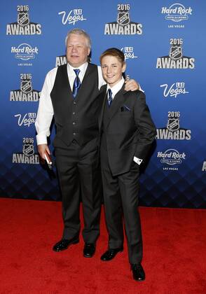 2016 June 22: Gerry Nelson and son Wyatt Nelson pose for a photograph on the red carpet during the 2016 NHL Eishockey Herren USA Awards at the Hard Rock Hotel and Casino in Las Vegas, Nevada. (Photo by Marc Sanchez Icon Sportswire) NHL: JUN 22 NHL Awards Icon144160622055 EDITORIAL USE ONLY