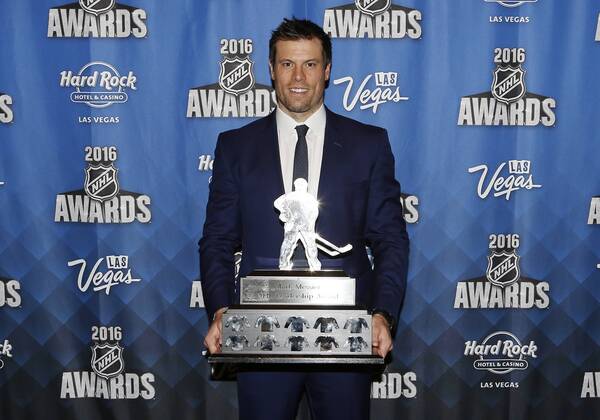2016 June 22: Nashville Predators defenceman Shea Weber poses for a photograph after receiving the Mark Messier NHL Eishockey Herren USA Leadership Award during the 2016 NHL Awards at the Hard Rock Hotel and Casino in Las Vegas, Nevada. (Photo by Marc Sanchez Icon Sportswire) NHL: JUN 22 NHL Awards Icon144160622443 EDITORIAL USE ONLY