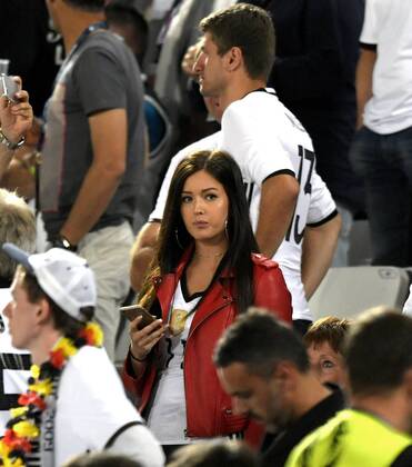 02.07.2016, Fussball EM-2016 Frankreich, Viertelfinale, Deutschland - Italien, im Stade de Bordeaux in Bordeaux, Lena, Freundin von Julian Draxler (Deutschland).
