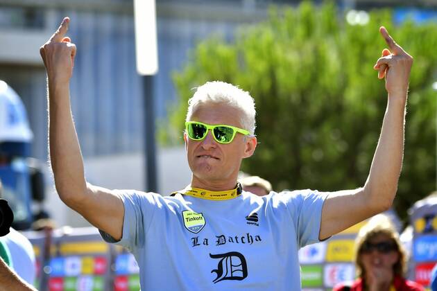 Bilder des Tages - SPORT MONTPELLIER, FRANCE - JULY 13 : Oleg Tinkoff, owner of Team TINKOFF pictured during the podium ceremony with fingers up after stage 11 of the 2016 Tour de France a 162,5 km stage between Carcassone and Montpellier CYCLISME : Tour de France - Etape 11 - Carcasonne Montpellier - 13 07 2016 PHOTONEWS PANORAMIC  -