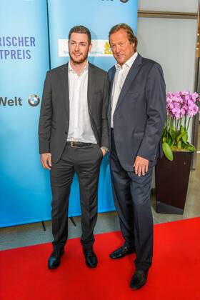 GER, Bayerische Sportpreis 2016 16.07.2016, BMW Welt, Muenchen, GER, Bayerische Sportpreis 2016, im Bild Erich Kühnhackl mit Sohn Tom nordphotoxStraubmeier