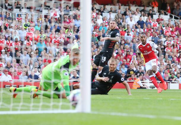 Arsenal s Theo Walcott scoring his sides opening goal during the Premier League match at the Emirates Stadium, London. Picture date August 14th, 2016 Pic David Klein Sportimage EDITORIAL USE ONLY. No use with unauthorised audio, video, data, fixture lists, club league logos or live services. Online in-match use limited to 120 images, no video emulation. No use in betting, games or single club league player publications.