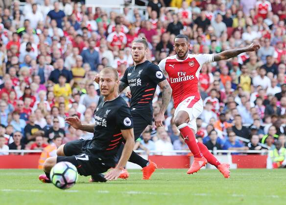Arsenal s Theo Walcott scoring his sides opening goal during the Premier League match at the Emirates Stadium, London. Picture date August 14th, 2016 Pic David Klein Sportimage EDITORIAL USE ONLY. No use with unauthorised audio, video, data, fixture lists, club league logos or live services. Online in-match use limited to 120 images, no video emulation. No use in betting, games or single club league player publications.