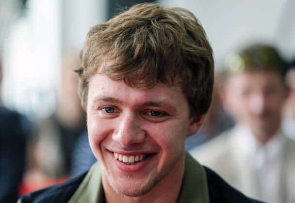 MOSCOW, RUSSIA - AUGUST 18, 2016: Chicago Blackhawks winger Artemy Panarin at an annual Kharlamov Trophy award ceremony for the 2015 2016 NHL Eishockey Herren USA season. The award is presented by the Sovetsky newspaper to a Russian Ice hockey Eishockey player in the NHL who had the best performance in an NHL season. Sergei Savostyanov TASS  TS02D9FD