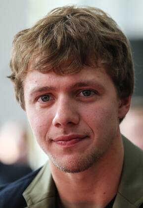 MOSCOW, RUSSIA - AUGUST 18, 2016: Chicago Blackhawks winger Artemy Panarin receives a Kharlamov Trophy at an annual Kharlamov Trophy award ceremony for the 2015 2016 NHL Eishockey Herren USA season. The award is presented by the Sovetsky newspaper to a Russian Ice hockey Eishockey player in the NHL who had the best performance in an NHL season. Sergei Savostyanov TASS  TS02DA07