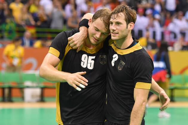 Rio 2016, Rückblick auf olympische Momente Schlussjubel Paul DRUX (GER),Uwe GENSHEIMER,GER liegen sich in den Armen,Aktion,Jubel,Freude,Begeisterung, Polen (POL)-Deutschland (GER( 25-31, Handball,Bronze Medal Match,Spiel um Platz 3 Future Arena,am 21.08.2016. Olympische Sommerspiele 2016, vom 05.08. - 21.08.2016 in Rio de Janeiro Brasilien.