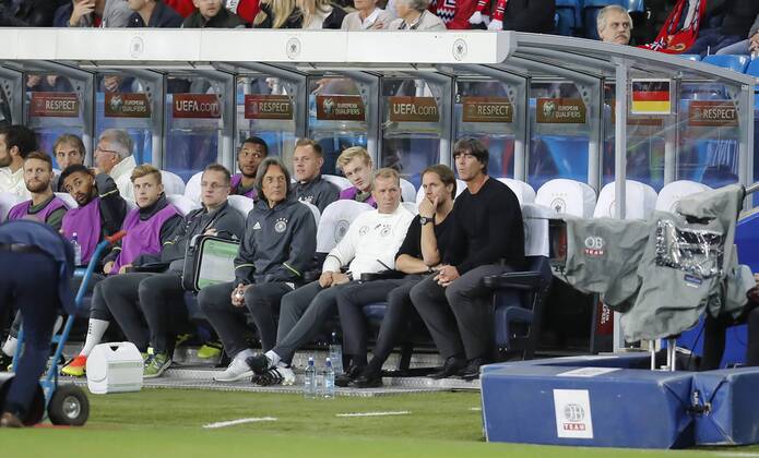 DFB Bundestrainer Joachim Jogi LOEW, LÖW,Thomas SCHNEIDER, DFB Co-Trainer, Assistenztrainer Andreas KOEPKE , Torwarttrainer DFB Dr. Hans-Wilhelm Müller-Wohlfahrt, DFB Mannschaftsarzt, Julian BRANDT, DFB 24 Marc-Andre TER STEGEN, TW DFB 22 Max MEYER, DFB 18 Karim BELLARABI, DFB 20 Shkodran MUSTAFI, DFB 2 NORWEGEN - DEUTSCHLAND 0-3 Deutsche Fussball Nationalmannschaft DFB, WM Qualifikation am 04.09.2016 in Oslo, Norwegen WM-Quali, Quali,