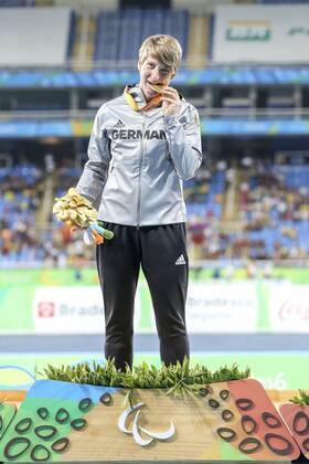 Rio 2016 Paralympic Games; Rio de Janeiro, 13.09.2016 Gold mit neuem Weltrekord: Franziska Liebhardt (GER TSV Bayer 04 Leverkusen) waehrend der Rio 2016 Paralympic Games am 13.09.2016 im Olympic Stadium in Rio de Janeiro (Brazil). Gold with a new World Record: Franziska Liebhardt (GER TSV Bayer 04 Leverkusen) during the Rio 2016 Paralympic Games at Olympic Stadium, Rio de Janeiro (Brazil) on 2016-09-13. xakx