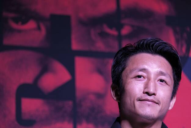 September 27, 2016 - Los Angeles, California, U.S - Chinese boxer Zou Shiming in a press conference PK Pressekonferenz on September 27, 2016 in Los Angeles. Three action-packed World Championship WM Weltmeisterschaft fights (NONITO DONAIRE VS. JESSIE MAGDALENO îSCAR VALDEZ VS. HIROSHIGE OSAWA ZOU SHIMING VS. PRASITAK PAPOEM) will act as co-main events to the MANNY ÒPacmanà PACQUIAO à JESSIE VARGAS World Boxing Organization (WBO) welterweight world title fight, Saturday, November 5, at the Thomas & Mack Center on the campus of the University of Nevada, Las Vegas. Press Conference for World Title Fights - ZUMAc68_
