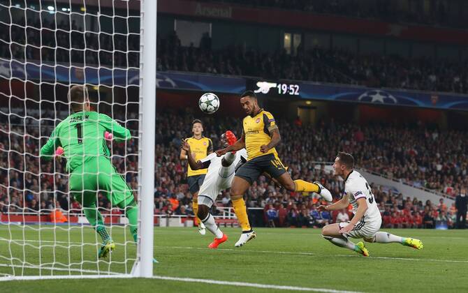 Arsenal s Theo Walcott scoring his sides opening goal during the Champions League group A match at the Emirates Stadium, London. Picture date September 28th, 2016 Pic David Klein Sportimage EDITORIAL USE ONLY. No use with unauthorised audio, video, data, fixture lists, club league logos or live services. Online in-match use limited to 120 images, no video emulation. No use in betting, games or single club league player publications.