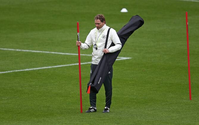 06.10.2016, Fussball Qualifikation Weltmeisterschaft 2018, Training der Deutschen Nationalmannschaft im Millerntor-Stadion, Hamburg. Co-Trainer Marcus Sorg (Deutschland)