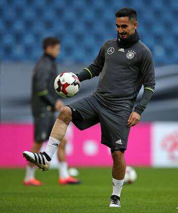 07.10.2016, Fussball Qualifikation Weltmeisterschaft 2018, Training der Deutschen Nationalmannschaft im Volksparkstadion Hamburg. Ilkay Gündogan (Deutschland)