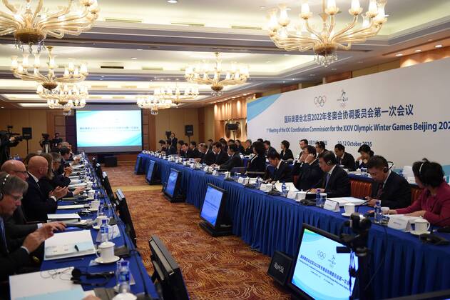 (161010) -- BEIJING, Oct. 10. 2016 -- Participants from IOC Coordination Commission and the Beijing Organizing Committee for the 2022 Olympic and Paralympic Winter games Winterspiele Spiele Summer games attend the 1st Meeting of the IOC Coordination Commission for the XXIV Olympic Winter Games Beijing 2022 in Beijing, capital of China, Oct. 10, 2016. ) (SP)CHINA-BEIJING-CHINA 2022 BEIJING OLYMPIC WINTER GAMES-IOC (CN) JuxHuanzong