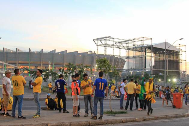 Brasil x Argentina BELO HORIZONTE, MG - 10.11.2016: BRASIL X ARGENTINA - Fans arrive at the Mineirao to Brazil x Argentina, a match valid for the qualifiers of the World Cup 2018, the Mineirao Stadium in Belo Horizonte, MG. (Photo: Dudu Macedo Fotoarena) x1228420x  DuduxMacedo
