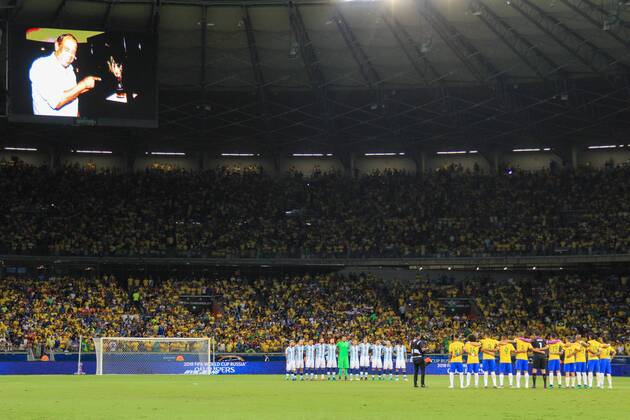 Brasil x Argentina BELO HORIZONTE, MG - 10.11.2016: BRASIL X ARGENTINA - Players observed a minute of silence in honor of Carlos Alberto Torres in Brazil x Argentina, a match valid for the qualifiers of the World Cup 2018, the Mineirao Stadium in Belo Horizonte, MG. (Photo: Dudu Macedo Fotoarena) x1228424x  DuduxMacedo