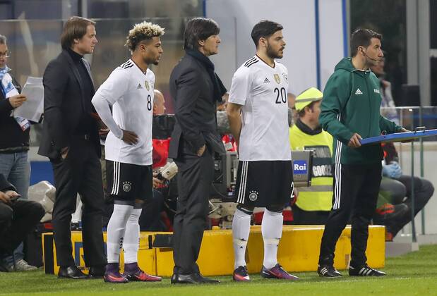 DFB Bundestrainer Joachim Jogi LOEW, LÖW,Thomas SCHNEIDER, DFB Co-Trainer, Assistenztrainer Serge GNABRY, DFB 8 Kevin VOLLAND, DFB 20 Einwechslung, Auswechslung, Wechsel, Spielerwechsel ITALY - GERMANY 0-0 Friendly match at November 15, 2016 in Mailand, Italy