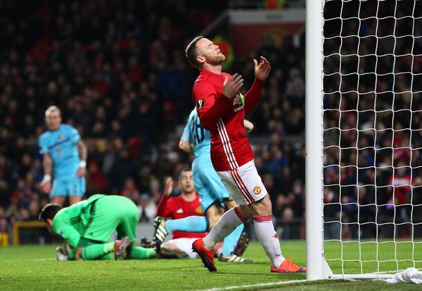Wayne Rooney of Manchester United ManU reacts after missing a chance during the UEFA Europa League match at Old Trafford, Manchester. Picture date: November 24th 2016. Pic Matt McNulty Sportimage EDITORIAL USE ONLY. No use with unauthorised audio, video, data, fixture lists, club league logos or live services. Online in-match use limited to 120 images, no video emulation. No use in betting, games or single club league player publications.