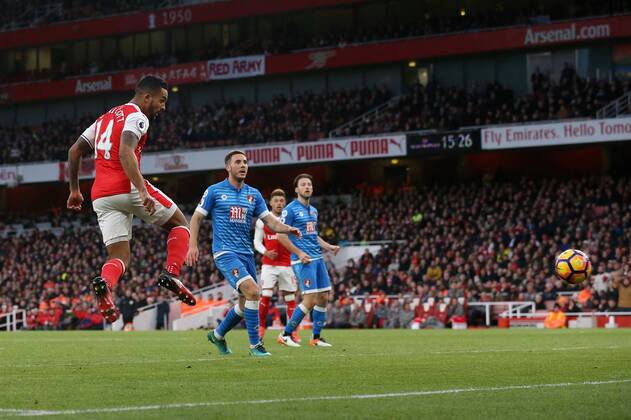 Arsenal s Theo Walcott scoring his sides second goal during the Premier League match at the Emirates Stadium, London. Picture date October 26th, 2016 Pic David Klein Sportimage EDITORIAL USE ONLY. No use with unauthorised audio, video, data, fixture lists, club league logos or live services. Online in-match use limited to 120 images, no video emulation. No use in betting, games or single club league player publications.