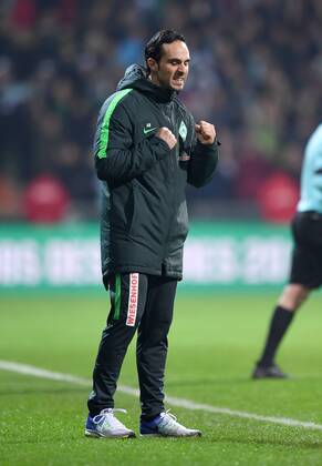 FUSSBALL 1. BUNDESLIGA 13. SPIELTAG SAISON 2016 2017 SV Werder Bremen - FC Ingolstadt 03.12.2016 Trainer Alexander Nouri (SV Werder Bremen) ballt nach dem Abpfiff die Faeuste