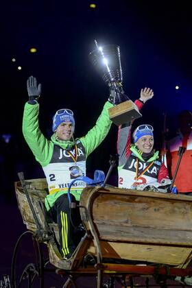 Bilder des Tages - SPORT Biathlon WTC 2016; Gelsenkirchen, 28.12.2016 Vanessa Hinz und Simon Schempp (Team Deutschland); Biathlon WTC 2016 am 28.12.2016 in der Veltins-Arena, Gelsenkirchen (Nordrhein-Westfalen) xkpx