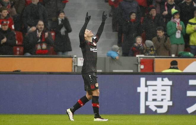 Leverkusen, Bayarena, 11.02.17: Javier Hernandez Chicharito (Bayer 04 Leverkusen) jubelt über sein 2:0 Tor im Spiel der 1. Bundesliga zwischen Bayer 04 Leverkusen vs. Eintracht Frankfurt in der Saison 2016 2017.