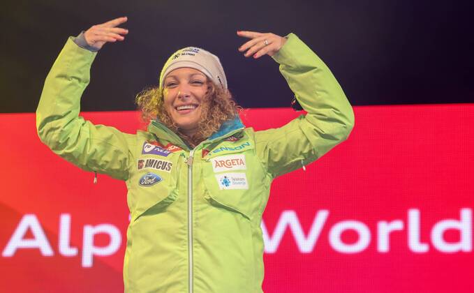 Ski Alpin, WM in St. Moritz, Siegerehrung Abfahrt der Damen ALPINE SKIING - FIS Ski WC St. Moritz SANKT MORITZ,SWITZERLAND,12.FEB.17 - ALPINE SKIING - FIS Alpine World Ski Championships, downhill, men, Audi house. Image shows the rejoicing of Ilka Stuhec (SLO). Keywords: Stoeckli. GEPAxpictures xMarioxKneisl